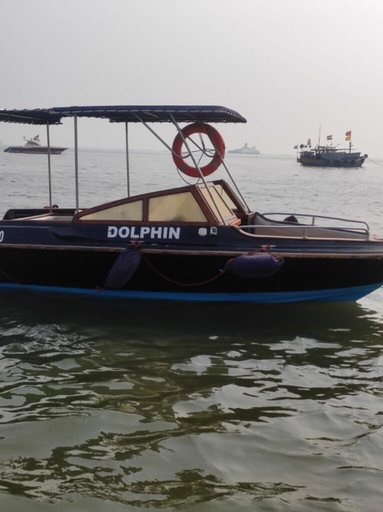 Lancer-19-Speedboat-on-Charter-in-Mumbai-3