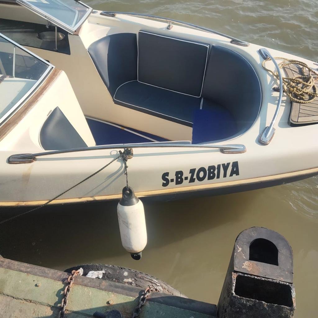 Mahindra-Odyssea-33-Speedboat-on-Charter-in-Mumbai-1