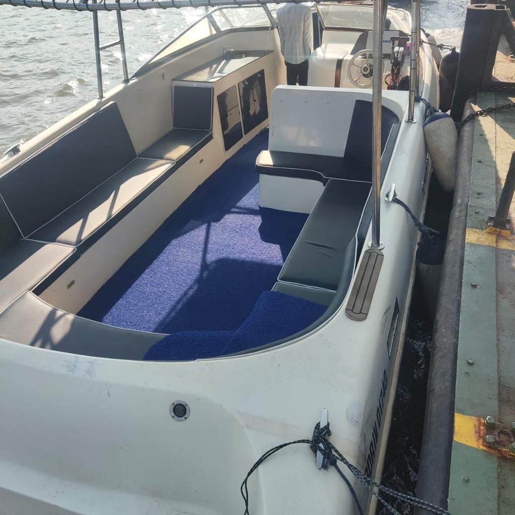 Mahindra-Odyssea-33-Speedboat-on-Charter-in-Mumbai-2