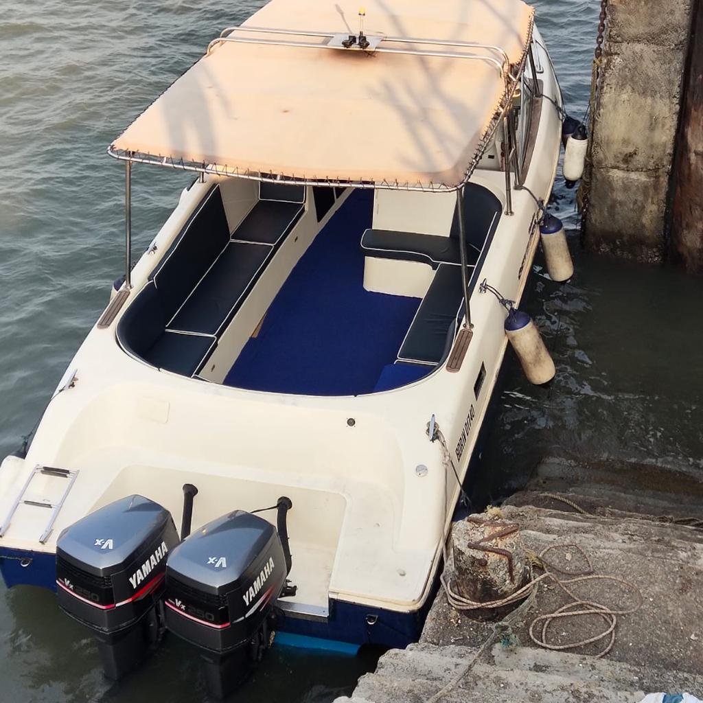 Mahindra-Odyssea-33-Speedboat-on-Charter-in-Mumbai-3